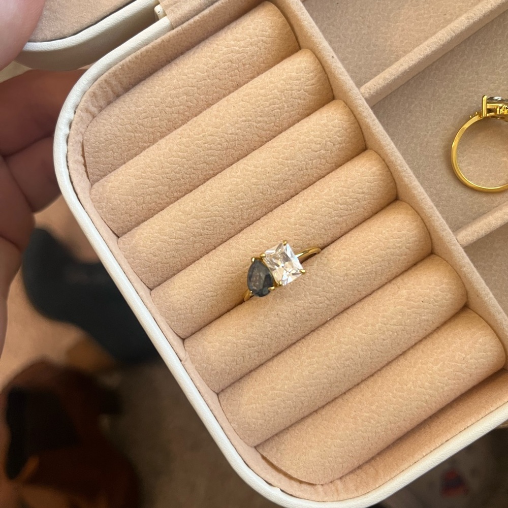 Oomiay Gravity Ring, size 8. Only worn once